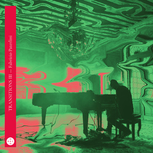 美女走光露出乳头被挤奶网站
